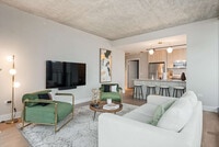 Building Photo - 1050 W Van Buren St