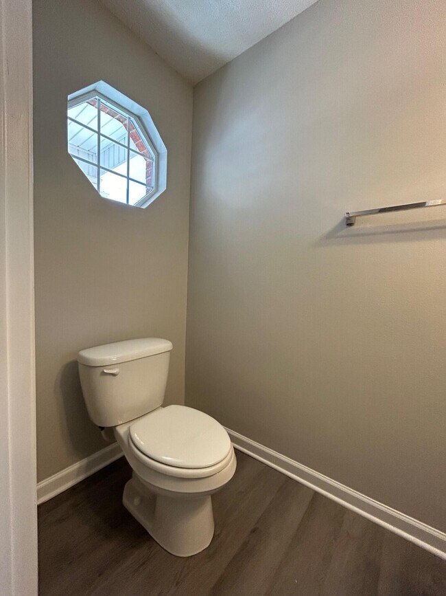 Building Photo - 195 Swaying Pine Ct