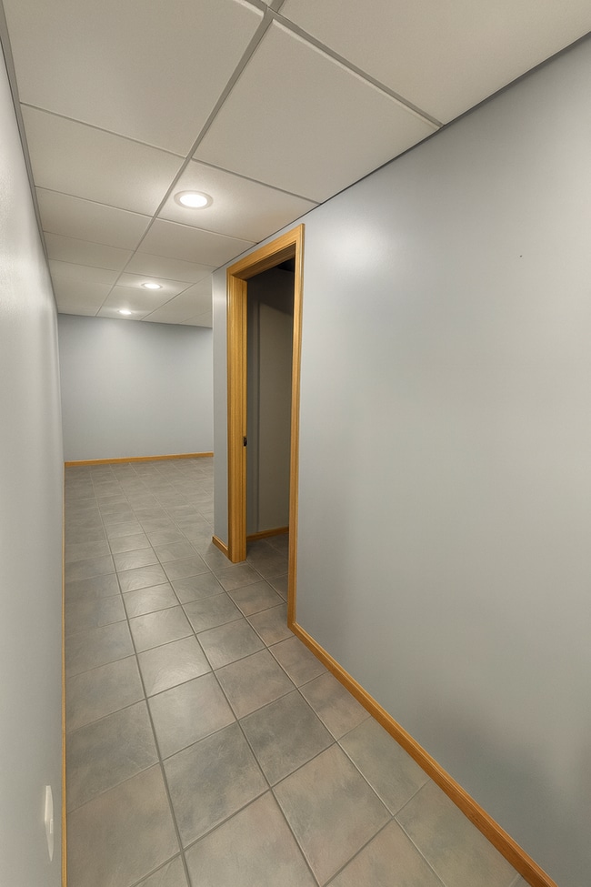 Building Photo - Rare and Beautifully Updated Townhome in a...