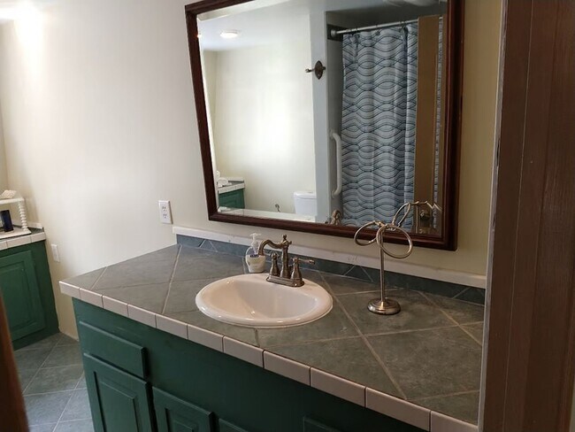 Building Photo - 10 Loon Hollow