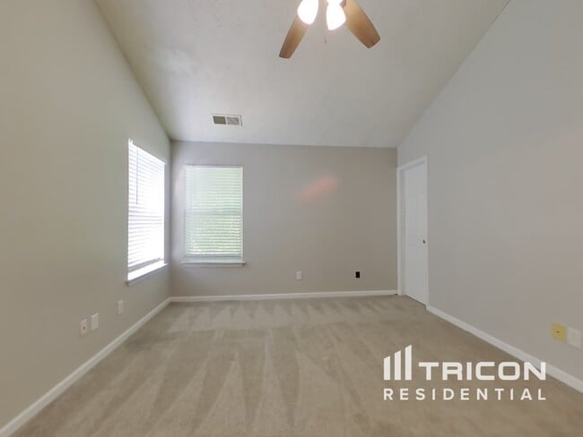 Building Photo - 7070 Springgrove Ct