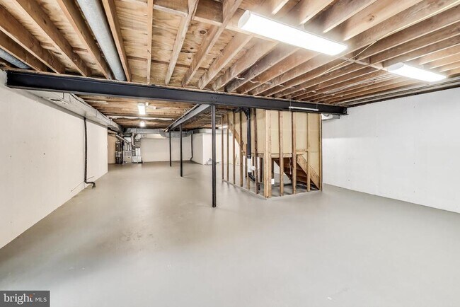 Building Photo - 13704 Beret Pl