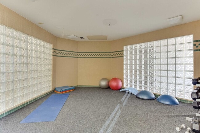 Building Photo - Ideally located near the Metro and Tysons ...