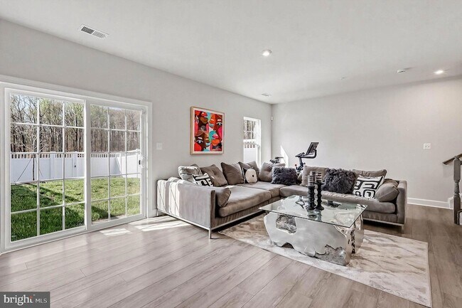 Building Photo - 10878 Foxtrot Cir