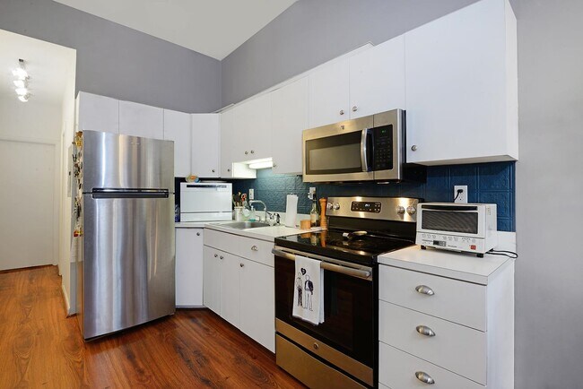 Building Photo - 203 Madison St