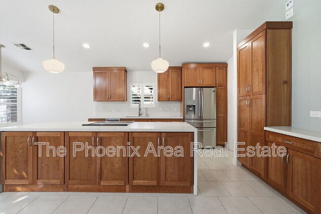 Building Photo - 507 W Nopal Ave