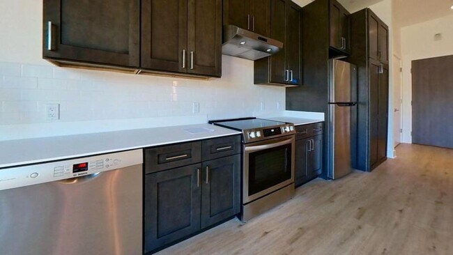 Building Photo - 30 Edgewater Pl