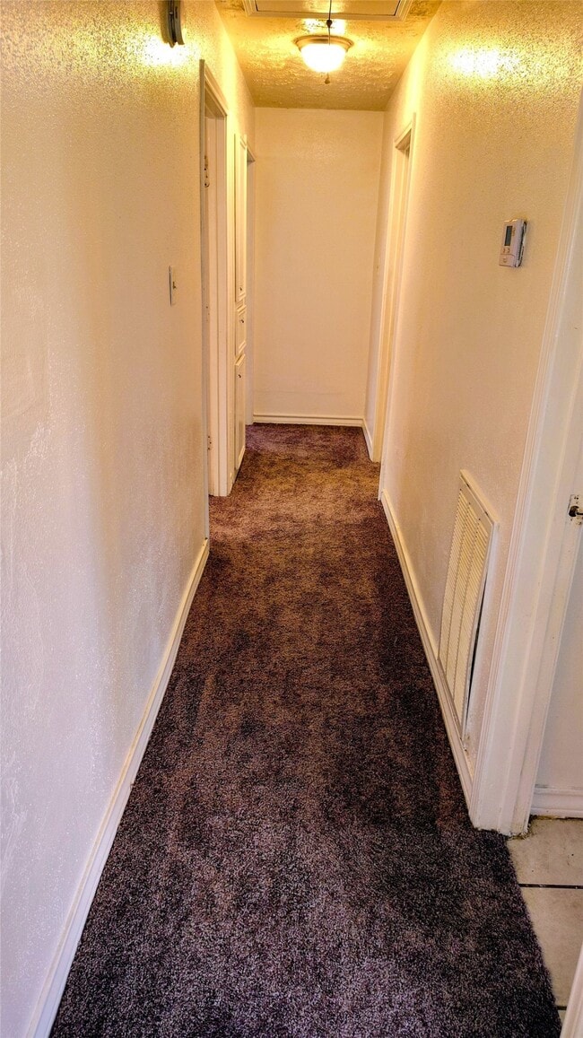 Building Photo - 10150 Valley Club Dr