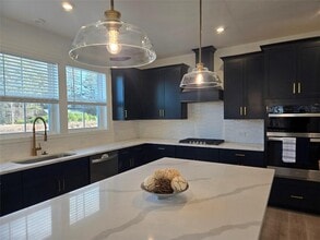 Building Photo - 6009 Haviland Aly