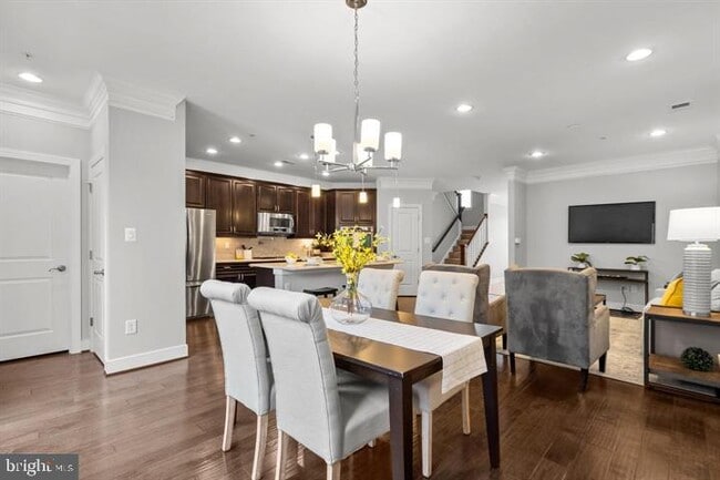 Building Photo - 722 Crown Park Ave