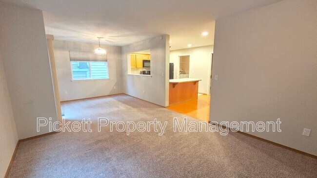 Building Photo - 1010 NW Poppy Ct