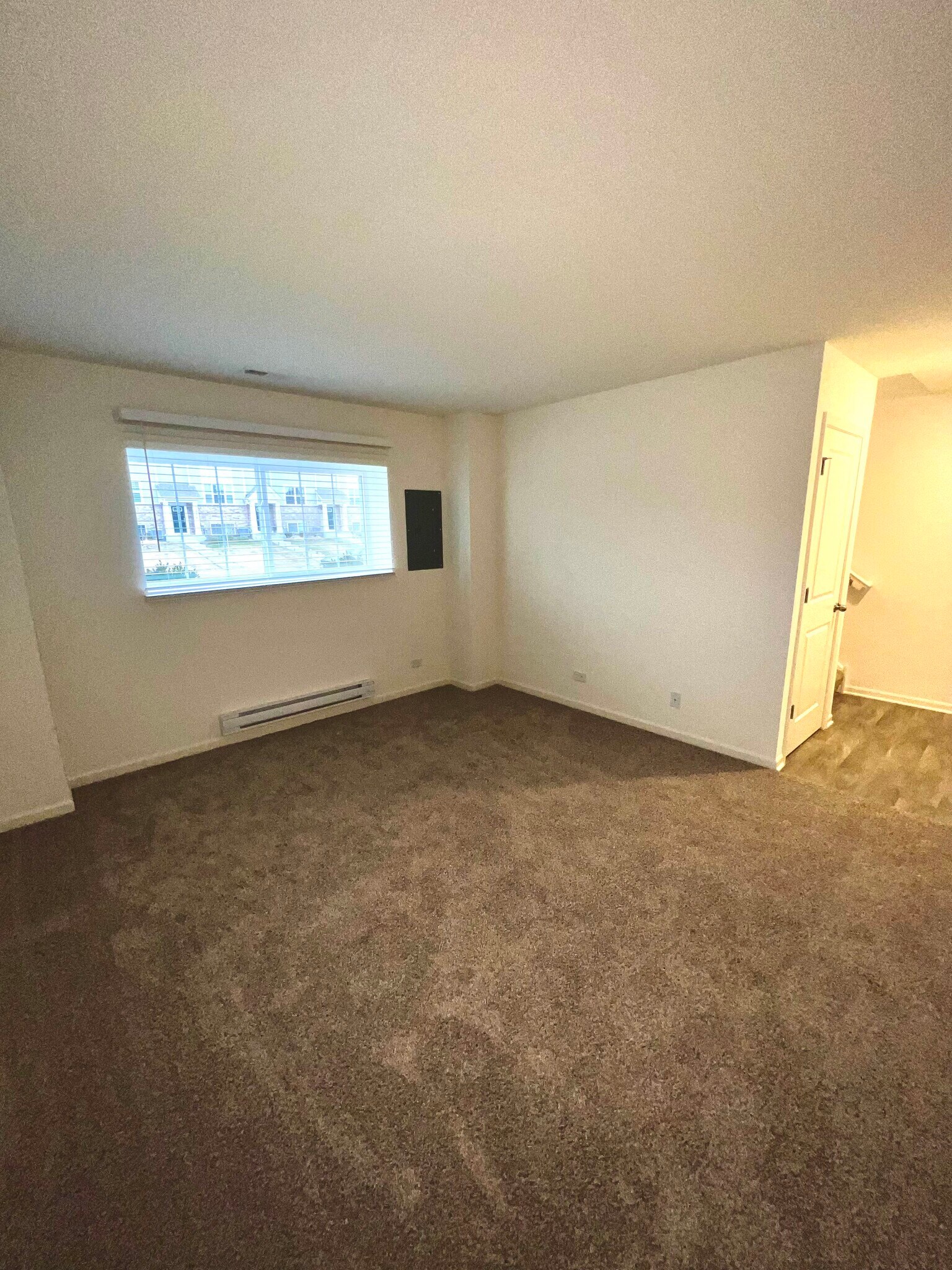 Building Photo - 217 Goldenrod Dr