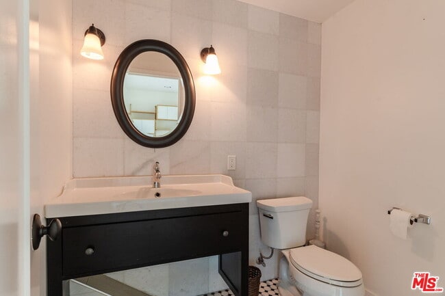 Building Photo - 2344 Sunset Heights Dr