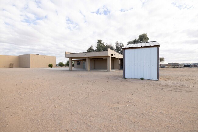 Building Photo - 3942 S Ave 4 1/2 E