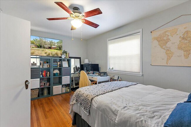 Building Photo - Live in highly desired San Marco