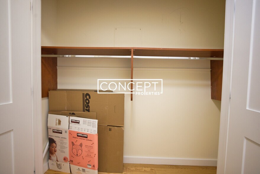 Building Photo - 5 Manor St