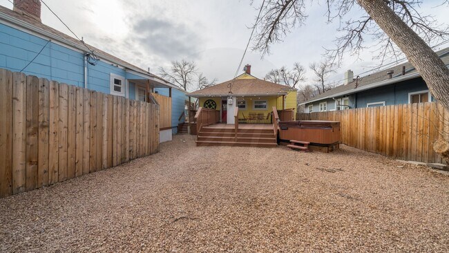 Building Photo - Vintage Charmer in Old Colorado City