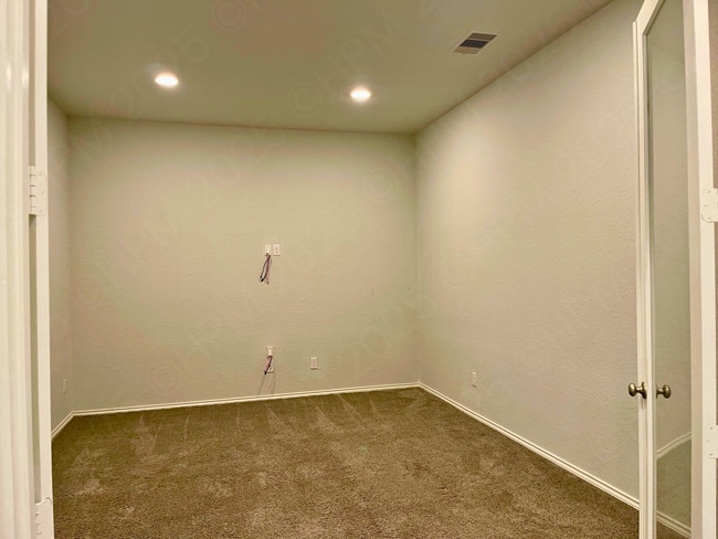 Building Photo - Spacious 4 Bedroom Brand New Home with 3 Car Garage in Seguin