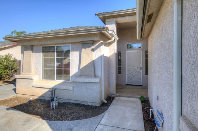 Building Photo - 5654 Violet Ave