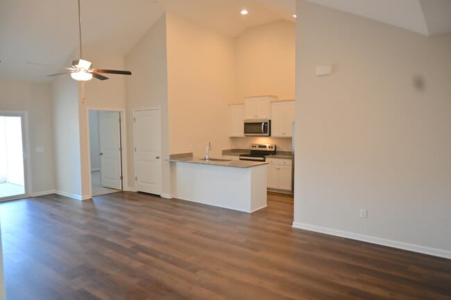 Building Photo - 983 Manitou Cir