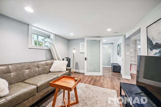 Building Photo - Charming Furnished Basement Unit in Regis – Northwest Denver