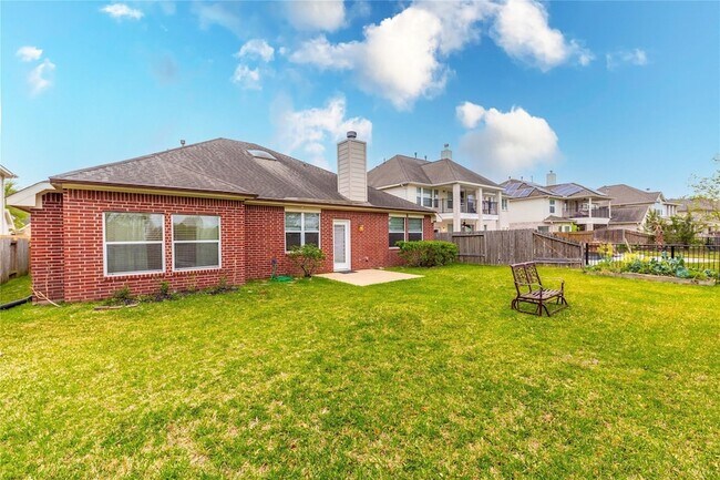 Building Photo - 2201 Signal Hill Dr