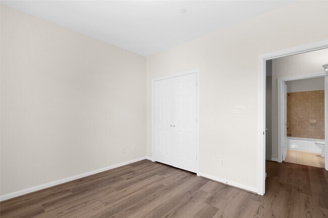 Building Photo - 3001 Murworth Dr