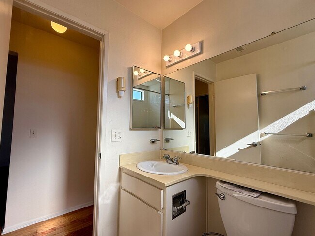 Building Photo - Charming 2 Bedroom in Oceanside 55+ Community