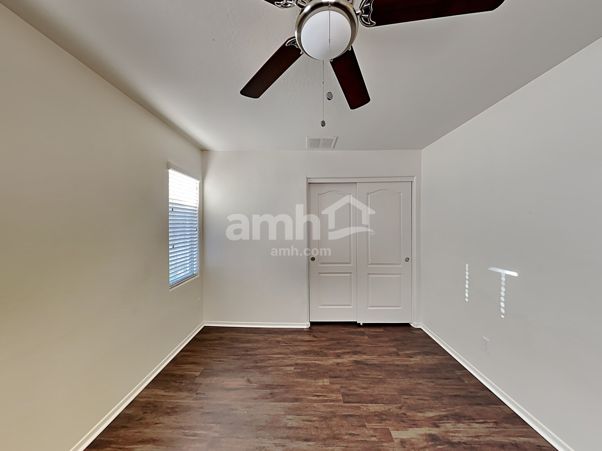 Building Photo - 2549 E Bart St