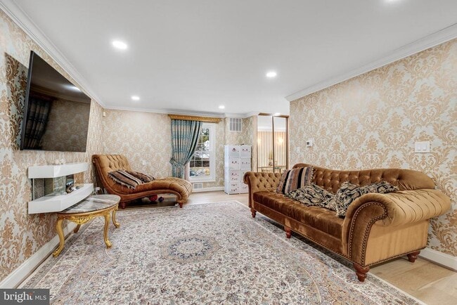 Building Photo - 10904 Gainsborough Rd