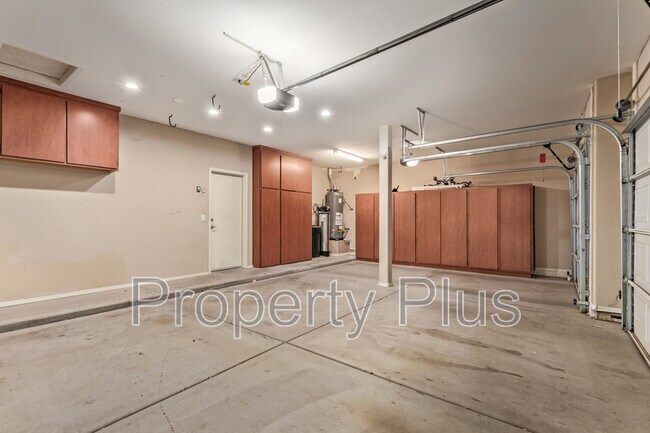 Building Photo - 8355 W Molly Ln
