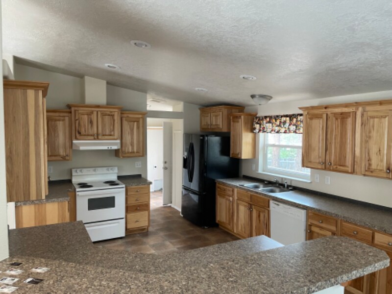 Building Photo - 699-495 Circle Ct