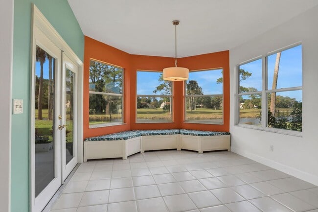Building Photo - 3/2.5 in Pelican Bay