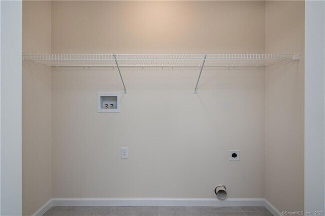 Building Photo - 27 Woodside Dr