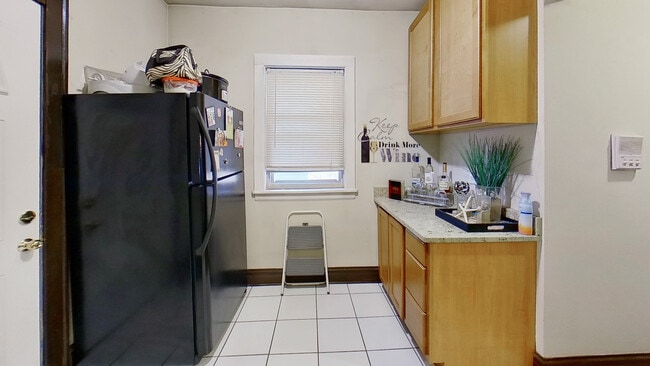 Building Photo - 1925 Grove Ave