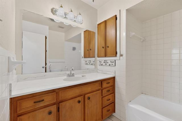 Building Photo - 2609 Brook Hollow Ln