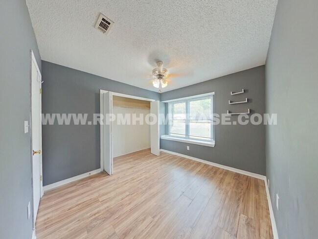 Building Photo - Charming 3-Bedroom Home in Crestview with Modern Features!