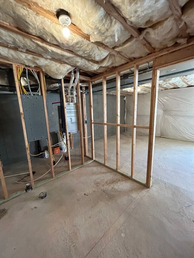 Building Photo - 4 Bedroom Exchange Townhome