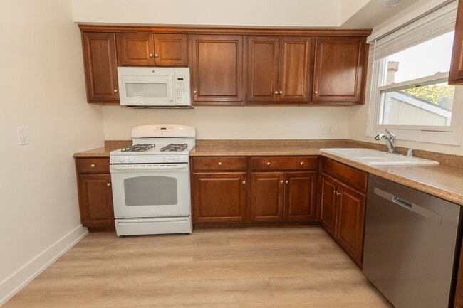 Building Photo - 2 Bed/1 Bath North Park Spanish Craftsman w/ Yard + Driveway Parking