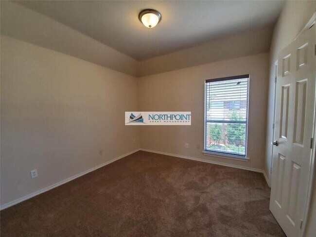 Building Photo - Stunning corner lot home with beautiful po...