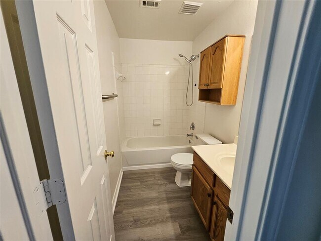 Building Photo - 202 N Pauley Dr