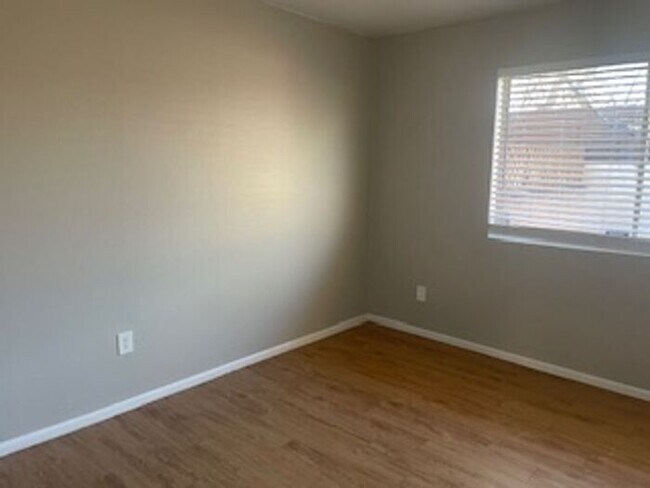 Building Photo - Adorable two bedroom townhome-Free rent through the end of February!