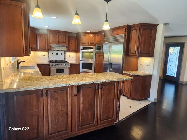 Building Photo - Must See, Incredible 3 bedroom, 2 bathroom...