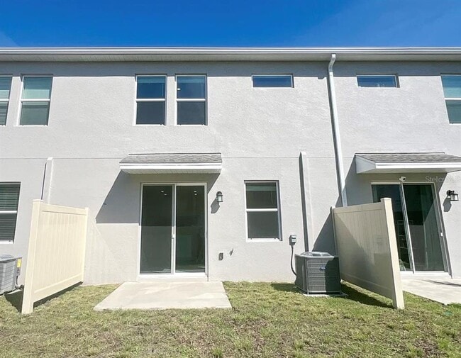 Building Photo - 2562 Skyline Lp