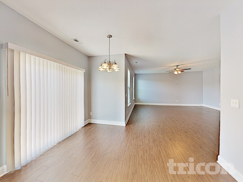 Building Photo - 163 Green Willow Dr
