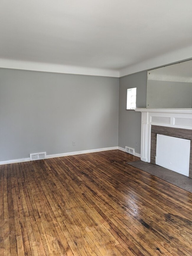 Building Photo - 18255 Oakfield Ave