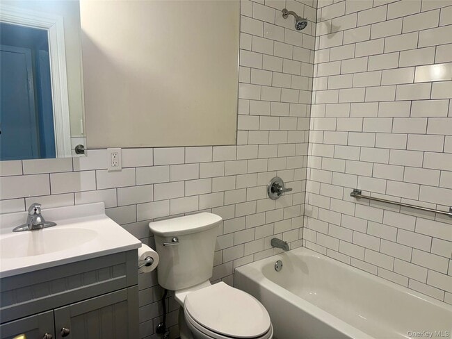 Building Photo - 3 Toms Point Ln