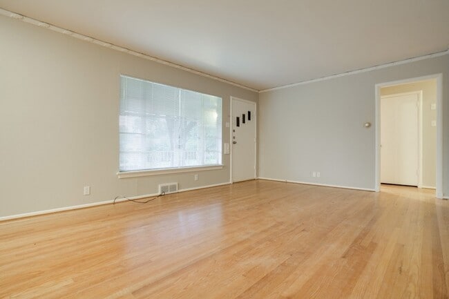 Building Photo - 6514 Winton St