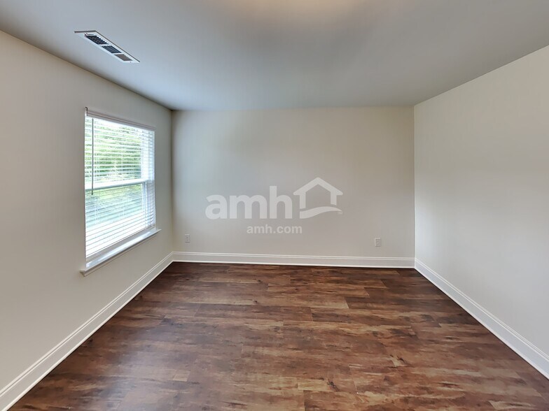 Building Photo - 5944 Hagar Vly Dr