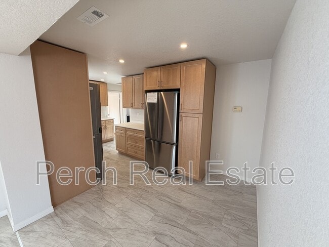 Building Photo - 105 S Kendall St